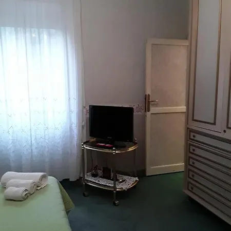 Bed & Breakfast Ambrabed Station *